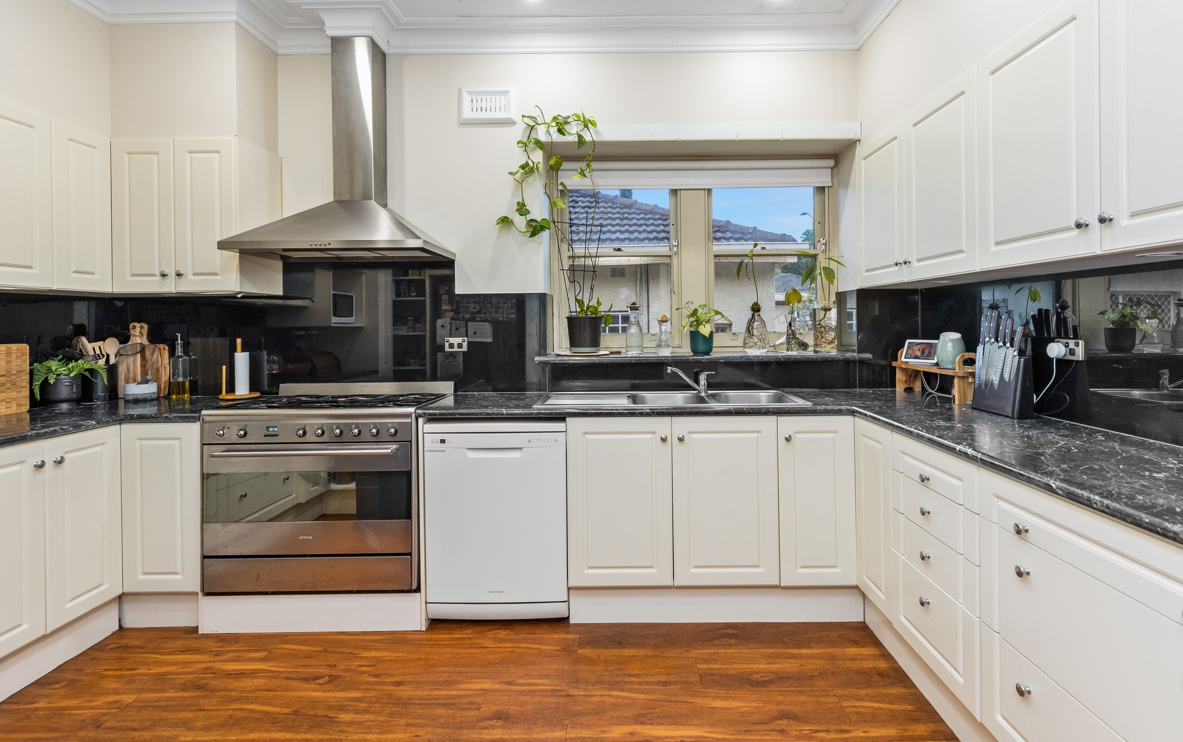 37 Mitchelmore Street, Turvey Park NSW 2650, Turvey Park - Thumbnail 2