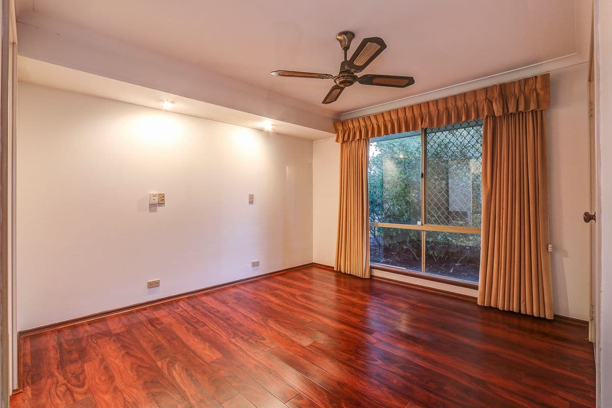 32 Christowe Drive, Swan View WA 6056, Swan View - Thumbnail 5
