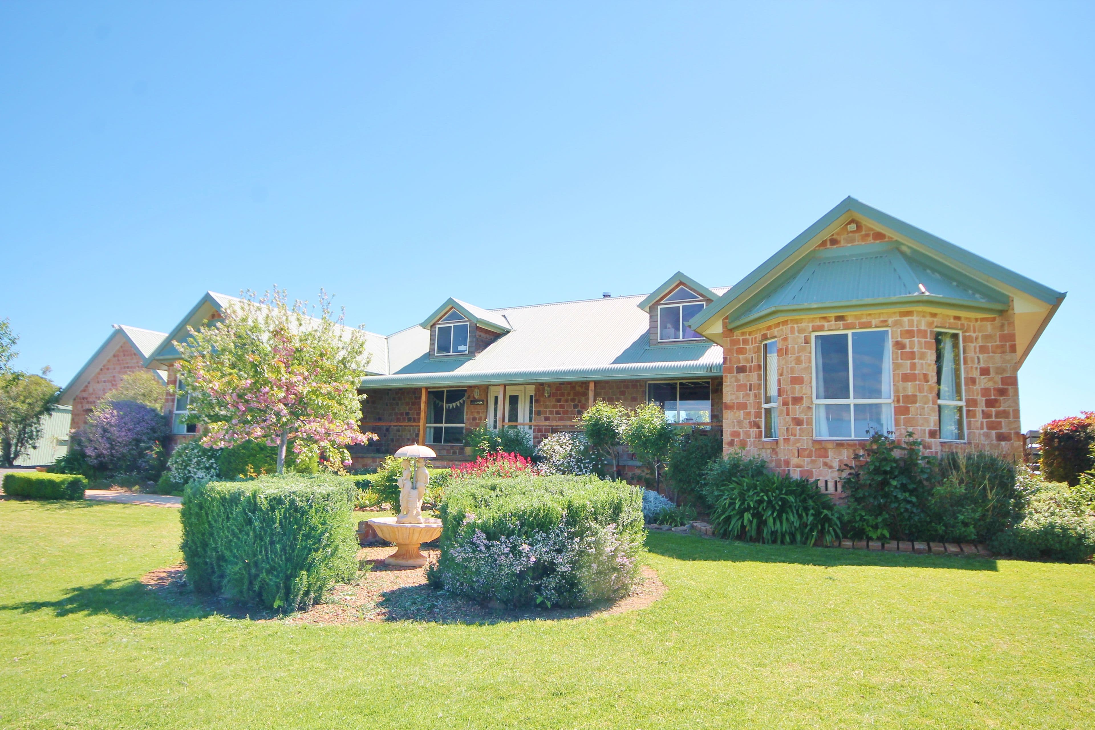 132 Belmore Road, Young NSW 2594, Young - Thumbnail 2