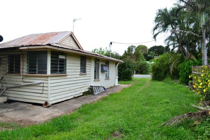 19 Glenlyon Street, GLADSTONE CENTRAL QLD 4680, Gladstone Central - Thumbnail 2