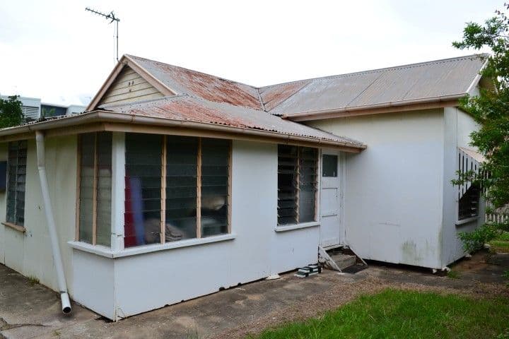 19 Glenlyon Street, GLADSTONE CENTRAL QLD 4680, Gladstone Central - Thumbnail 3