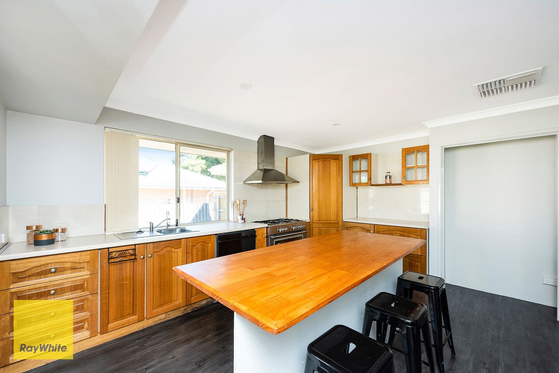 3 Harewood Street, Forrestfield WA 6058, Forrestfield - Thumbnail 8