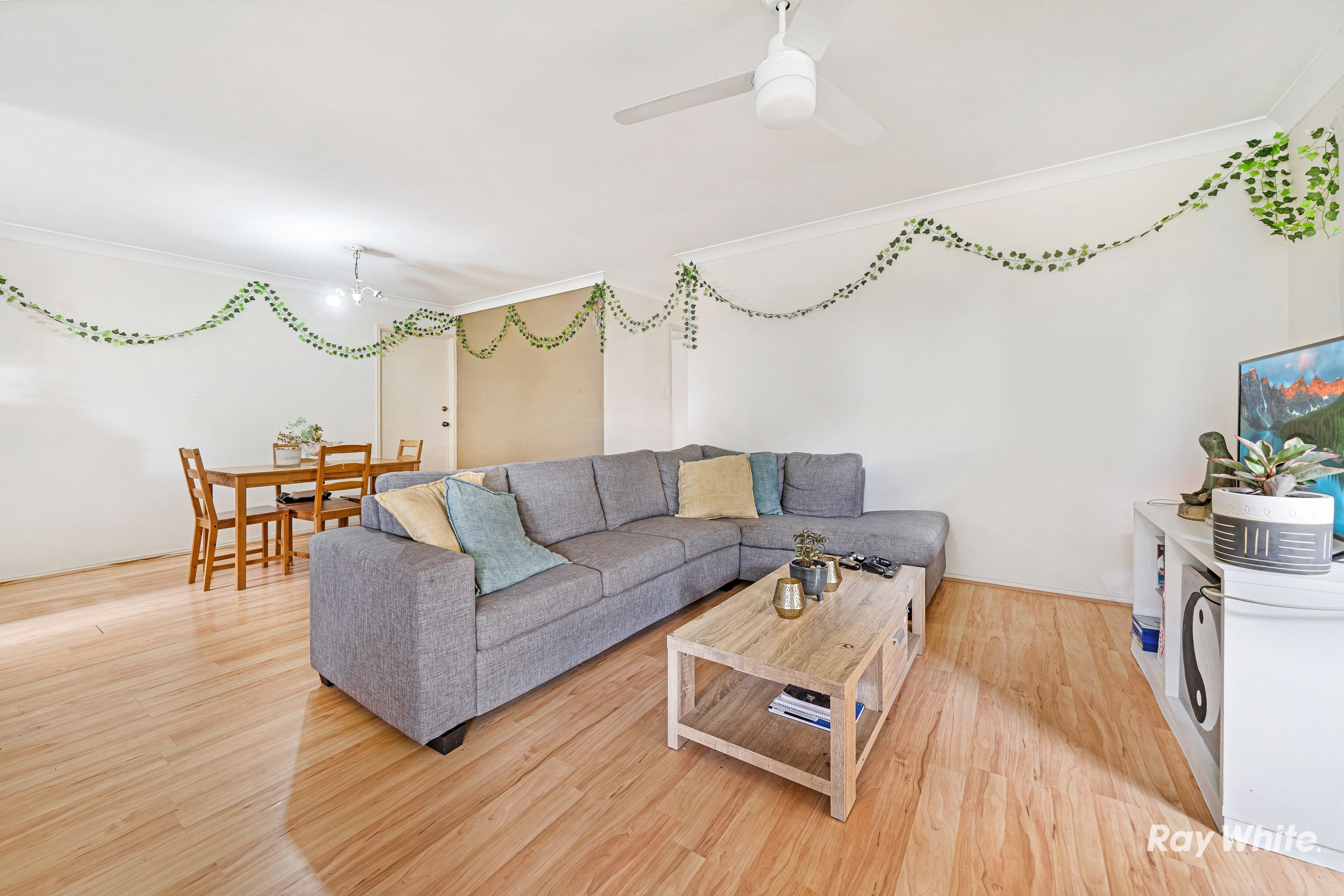 21 Dowling Crescent, Eagleby QLD 4207, Eagleby - Thumbnail 3