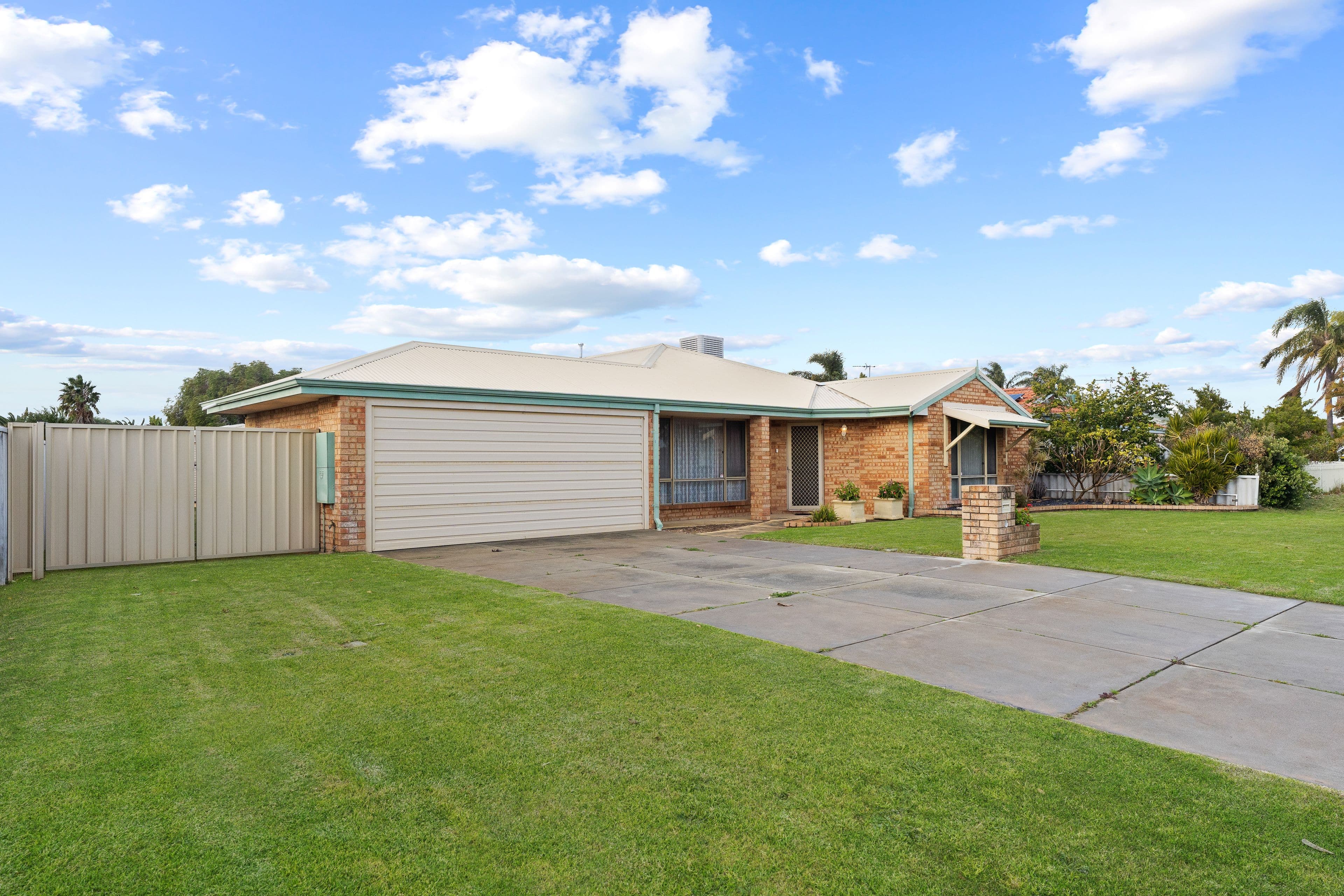 20 Fairview Drive, Waikiki WA 6169, Waikiki - Thumbnail 2