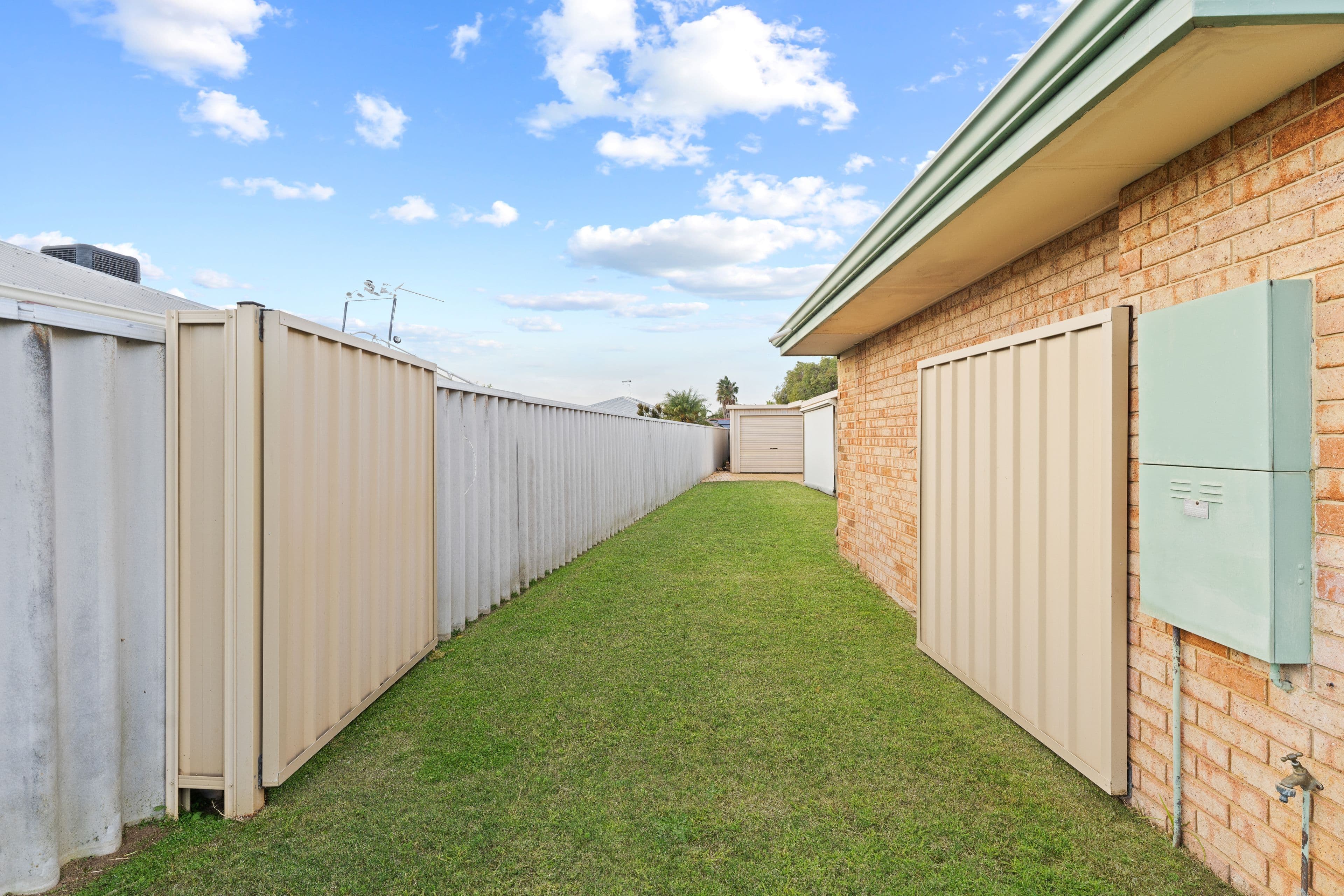 20 Fairview Drive, Waikiki WA 6169, Waikiki - Thumbnail 3