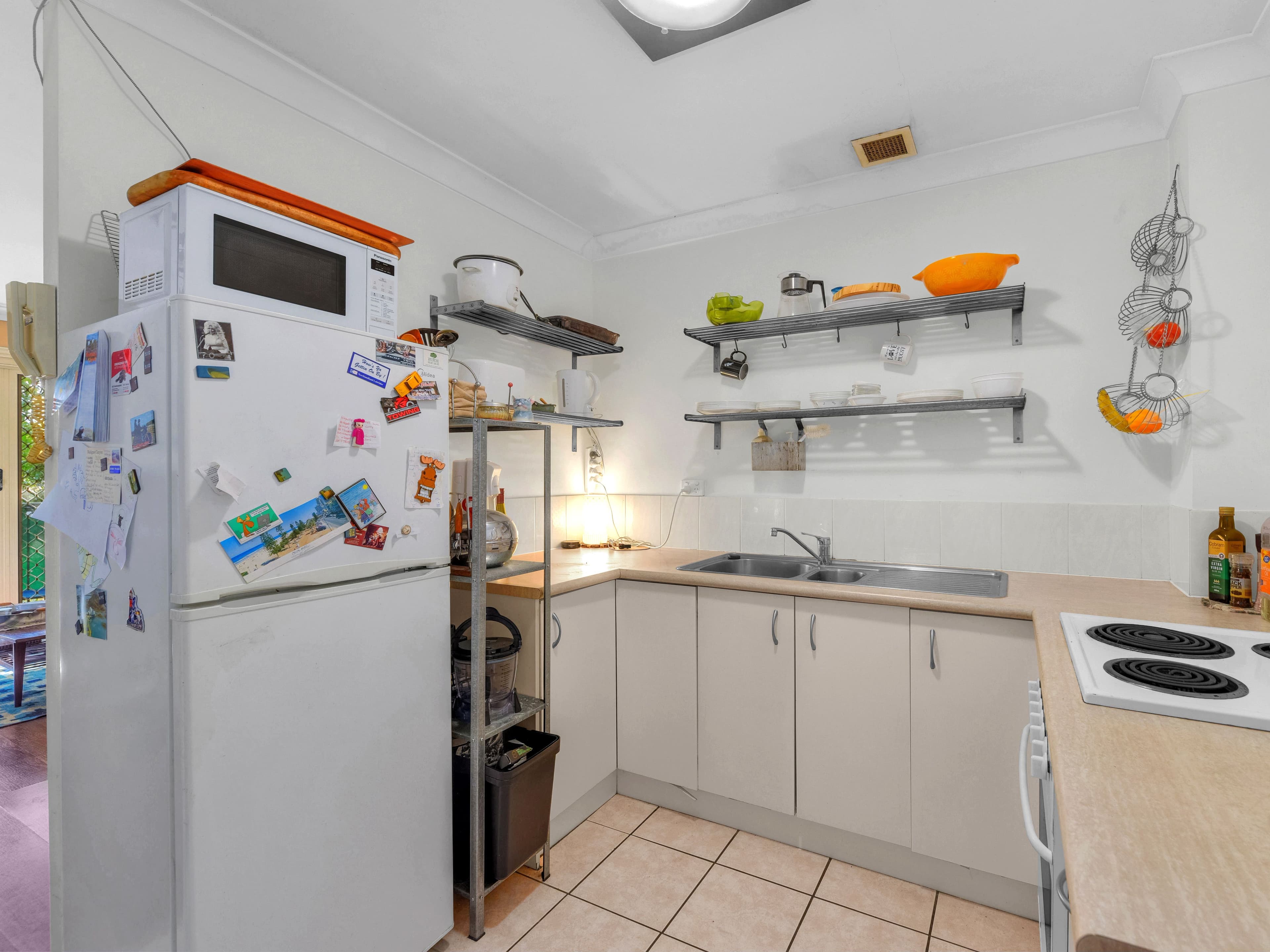 33 Lilly Street, Stones Corner QLD 4120, Stones Corner - Thumbnail 3