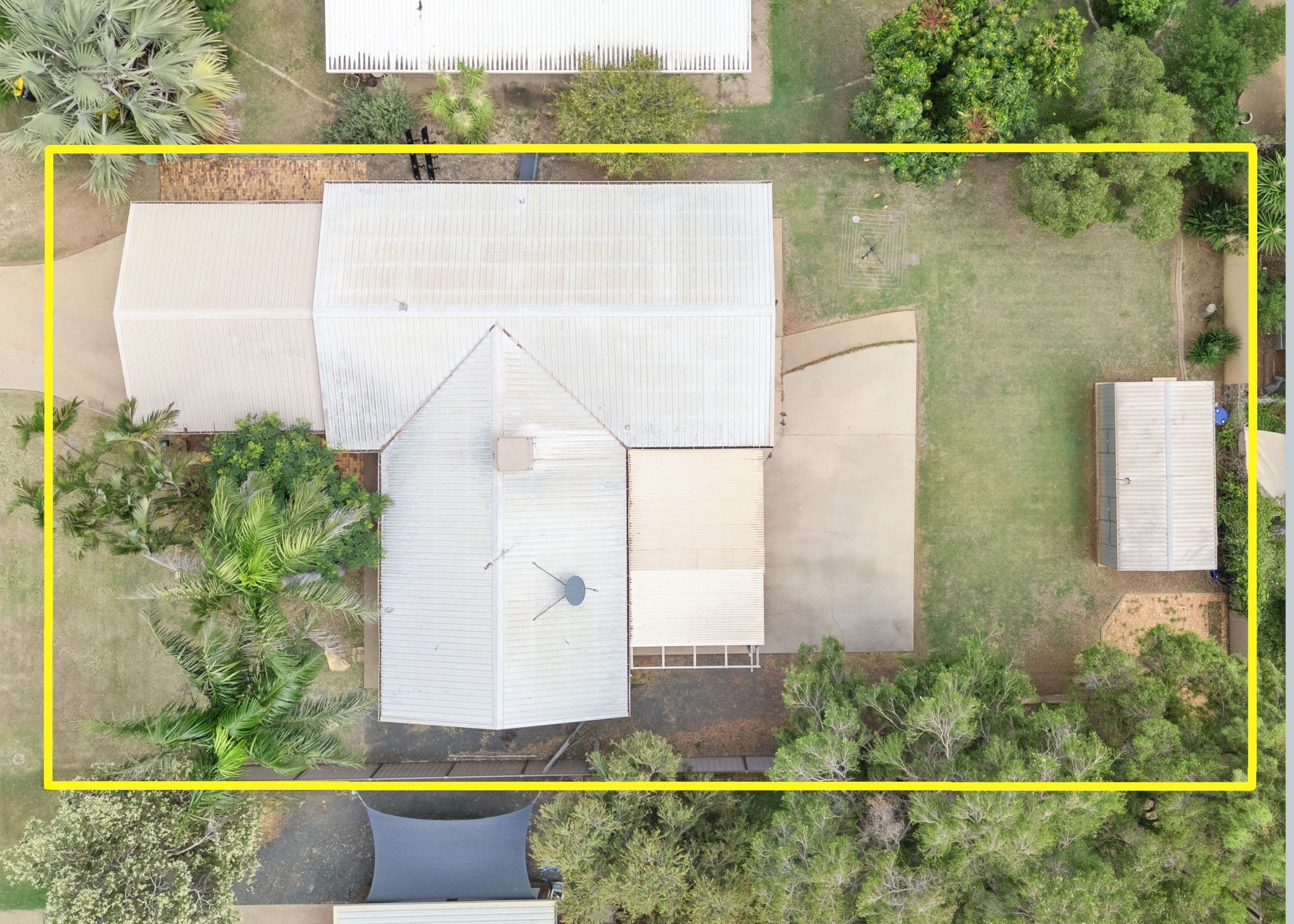 6 Roberts Street, Emerald QLD 4720, Emerald - Thumbnail 2
