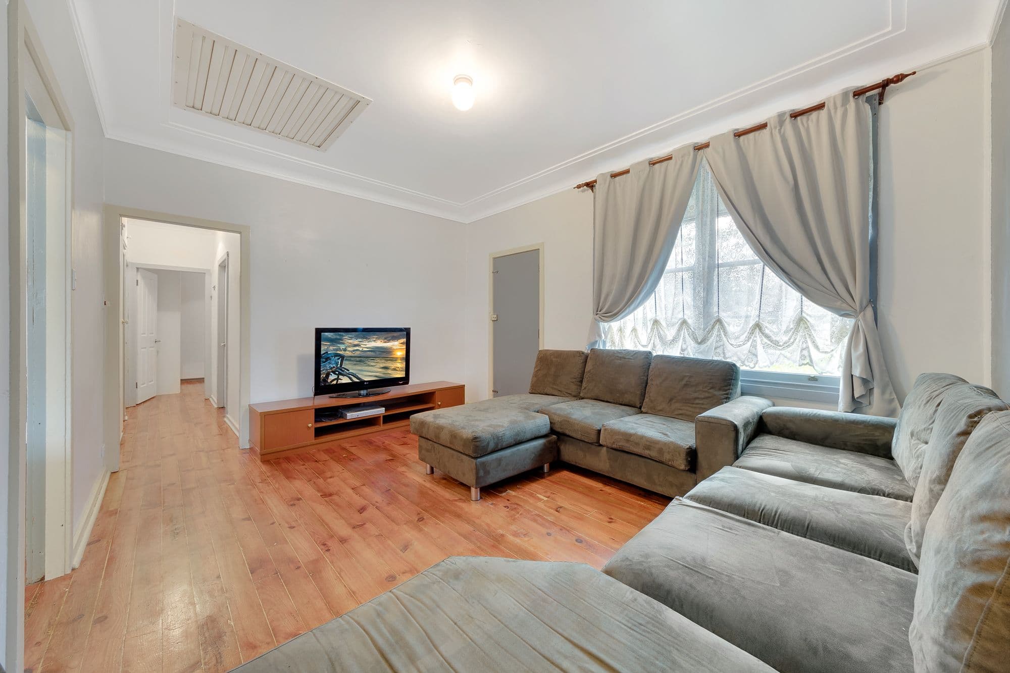 15 Burrawong Crescent, Elderslie - Thumbnail 2
