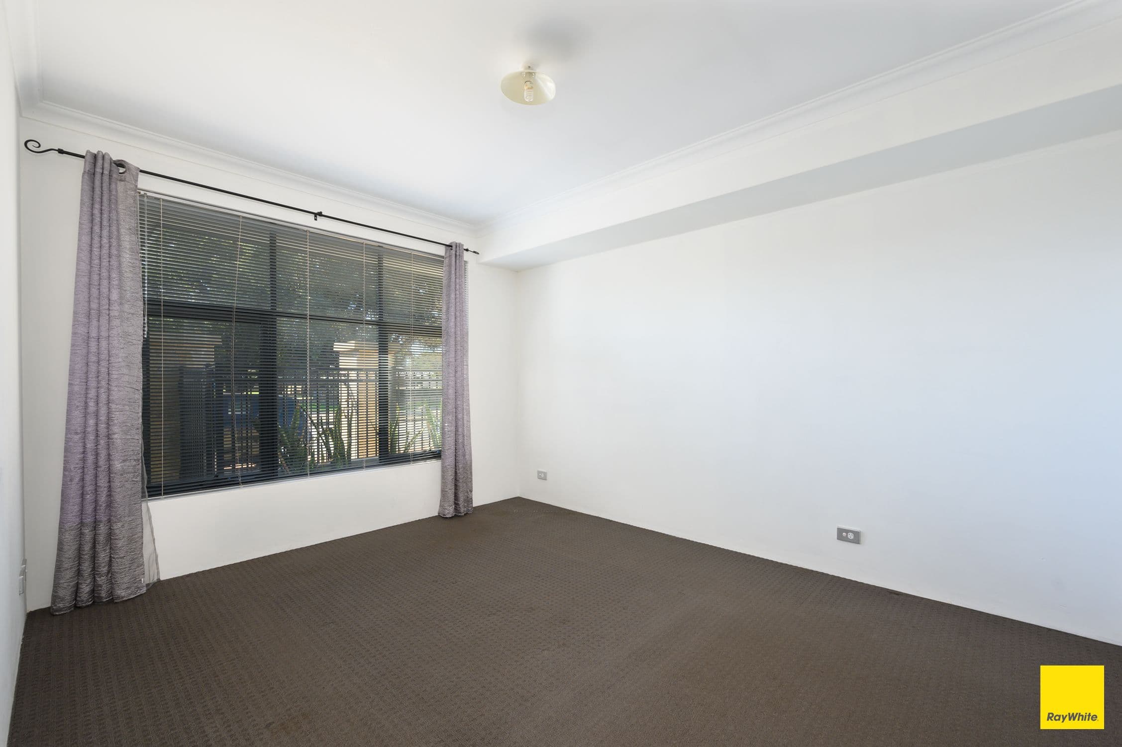 118 Lake Valley Drive, Lakelands WA 6180, Lakelands - Thumbnail 3