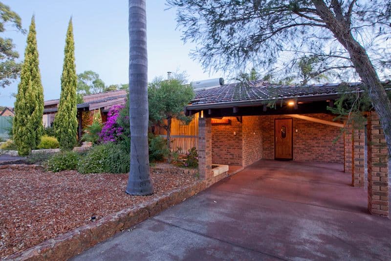 17 Glyde Road, LESMURDIE WA 6076, Lesmurdie - Thumbnail 2