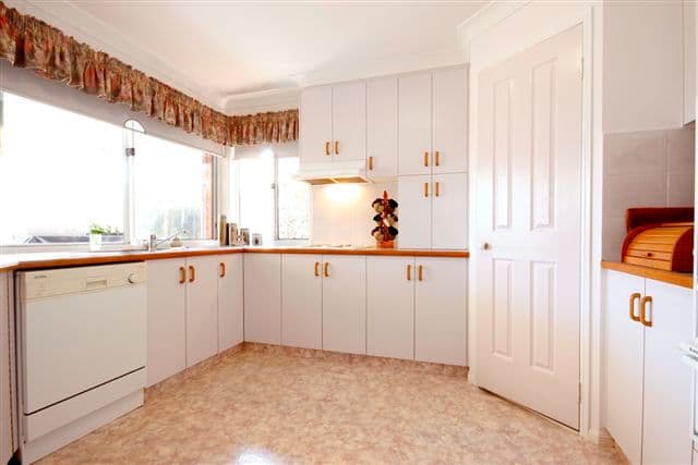 13  Zinnia Court, MIDDLE RIDGE QLD 4350, Middle Ridge - Thumbnail 2