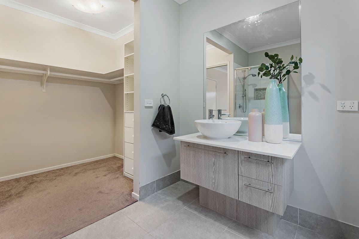 17 Black Wattle Road, Craigieburn VIC 3064, Craigieburn - Thumbnail 3