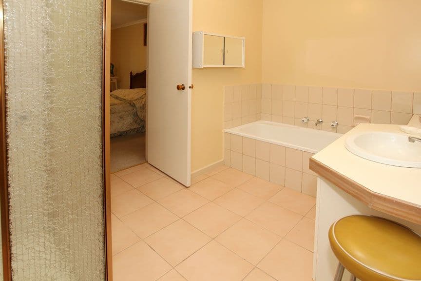 1 Brush Grove, GLEN WAVERLEY VIC 3150, Glen Waverley - Thumbnail 5