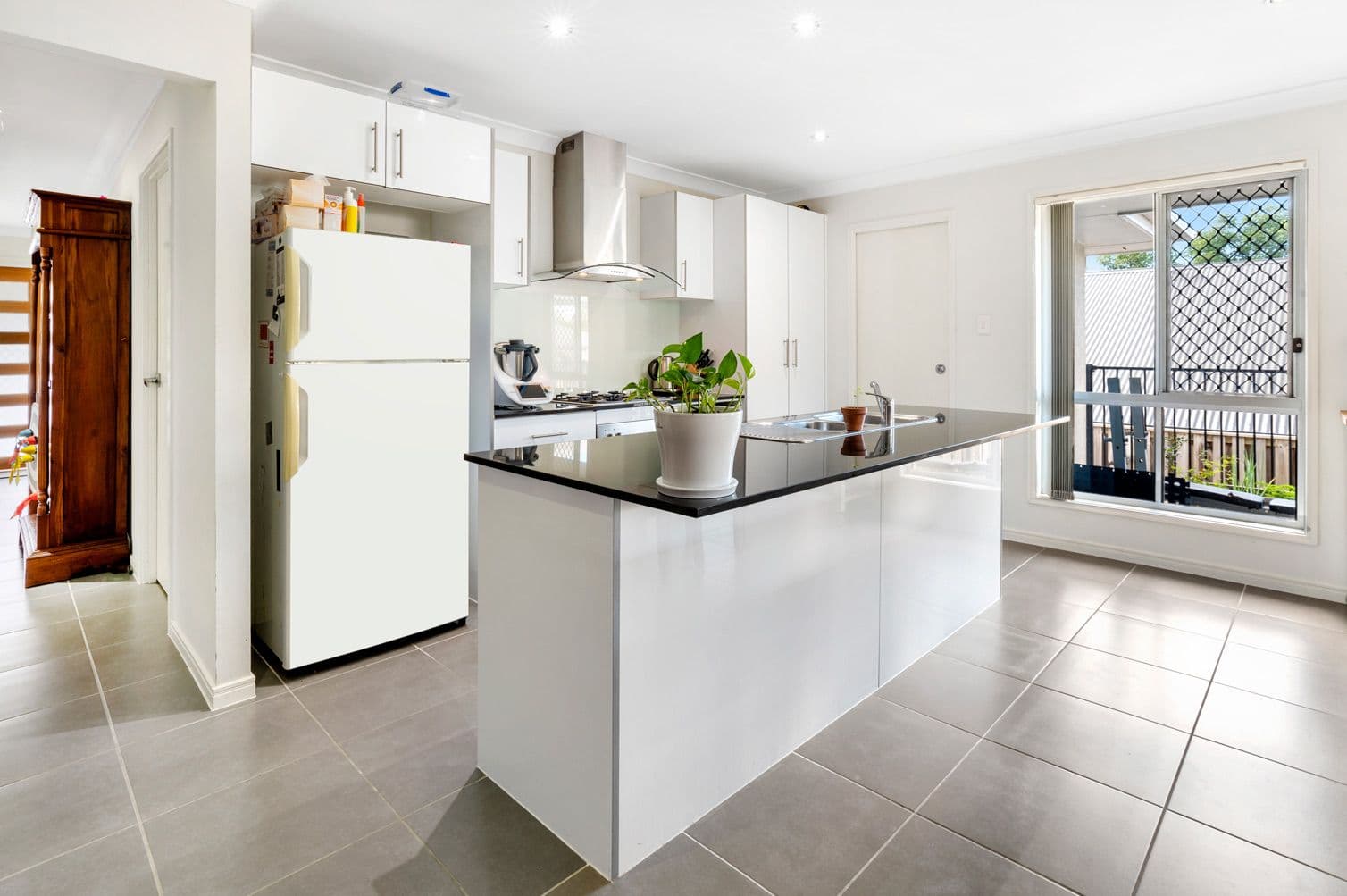 9 Paradise Drive, Coomera QLD 4209, Coomera - Thumbnail 2