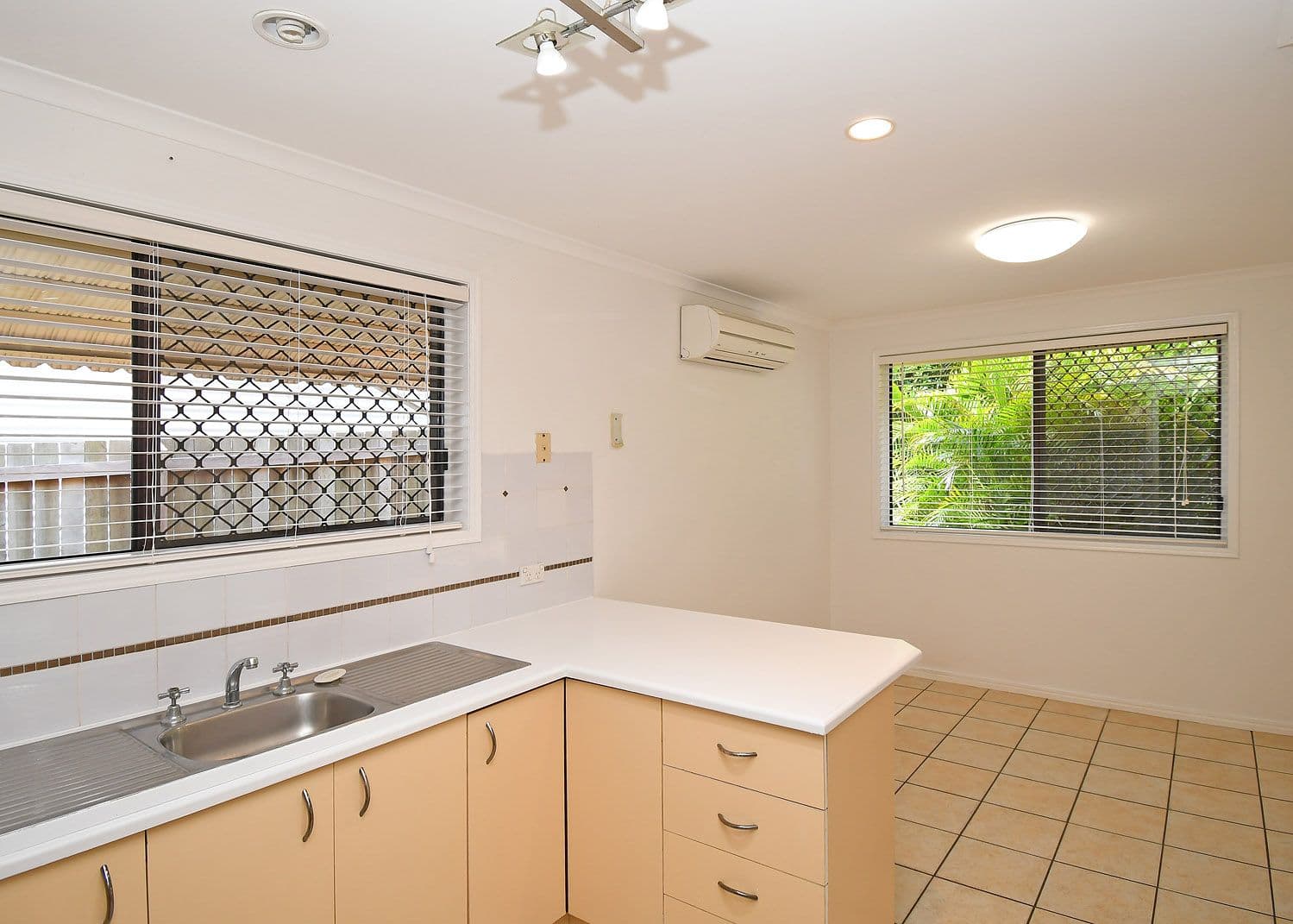 2 Bruce Street, Torquay QLD 4655, Torquay - Thumbnail 8