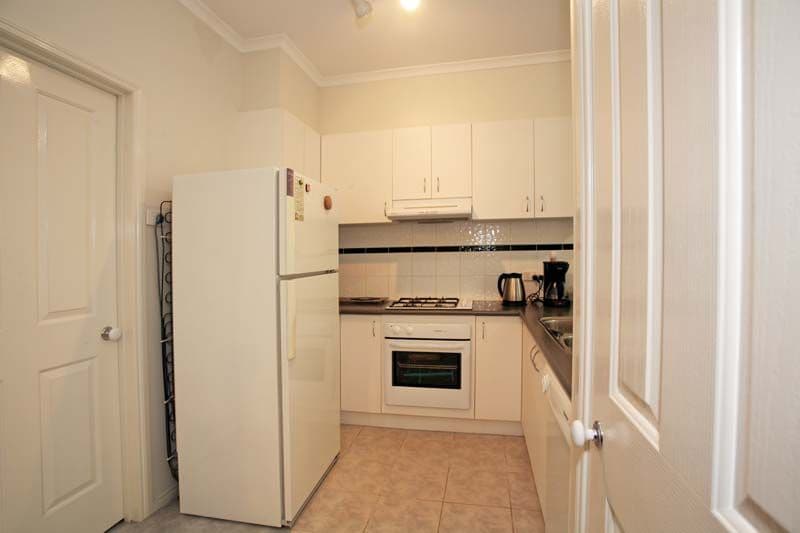 18   Tulloch Grove, GLEN WAVERLEY VIC 3150, Glen Waverley - Thumbnail 3