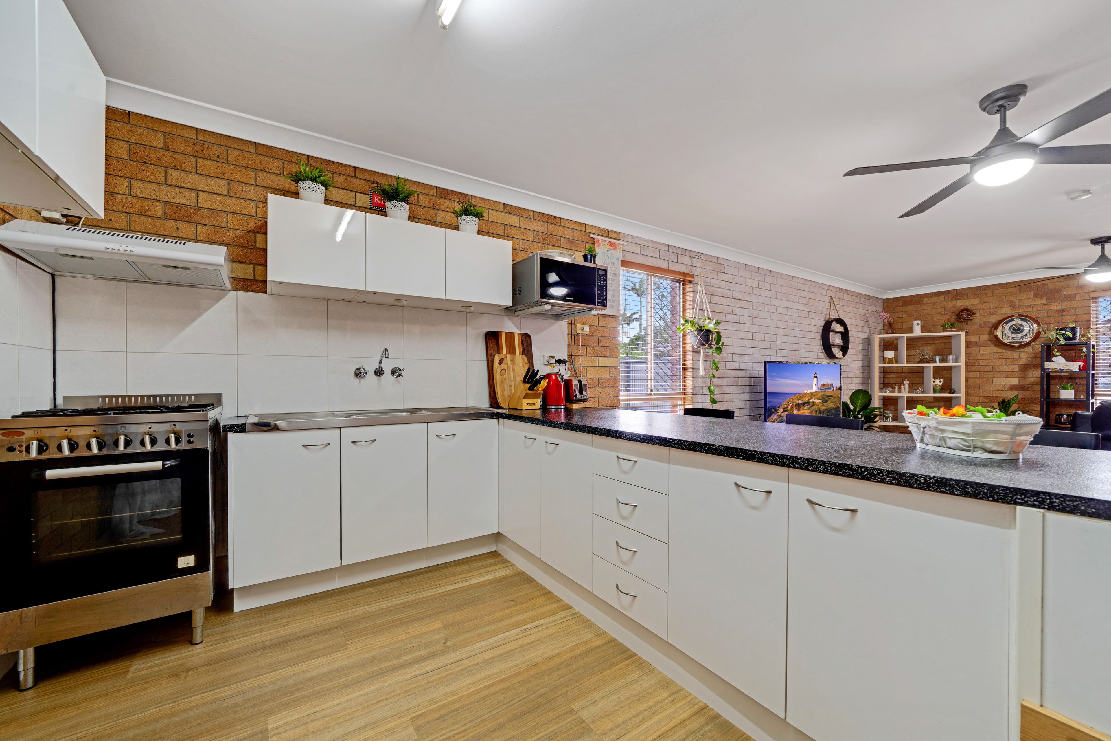 6 Lennox Crescent, Paluma, QLD, Paluma - Thumbnail 2