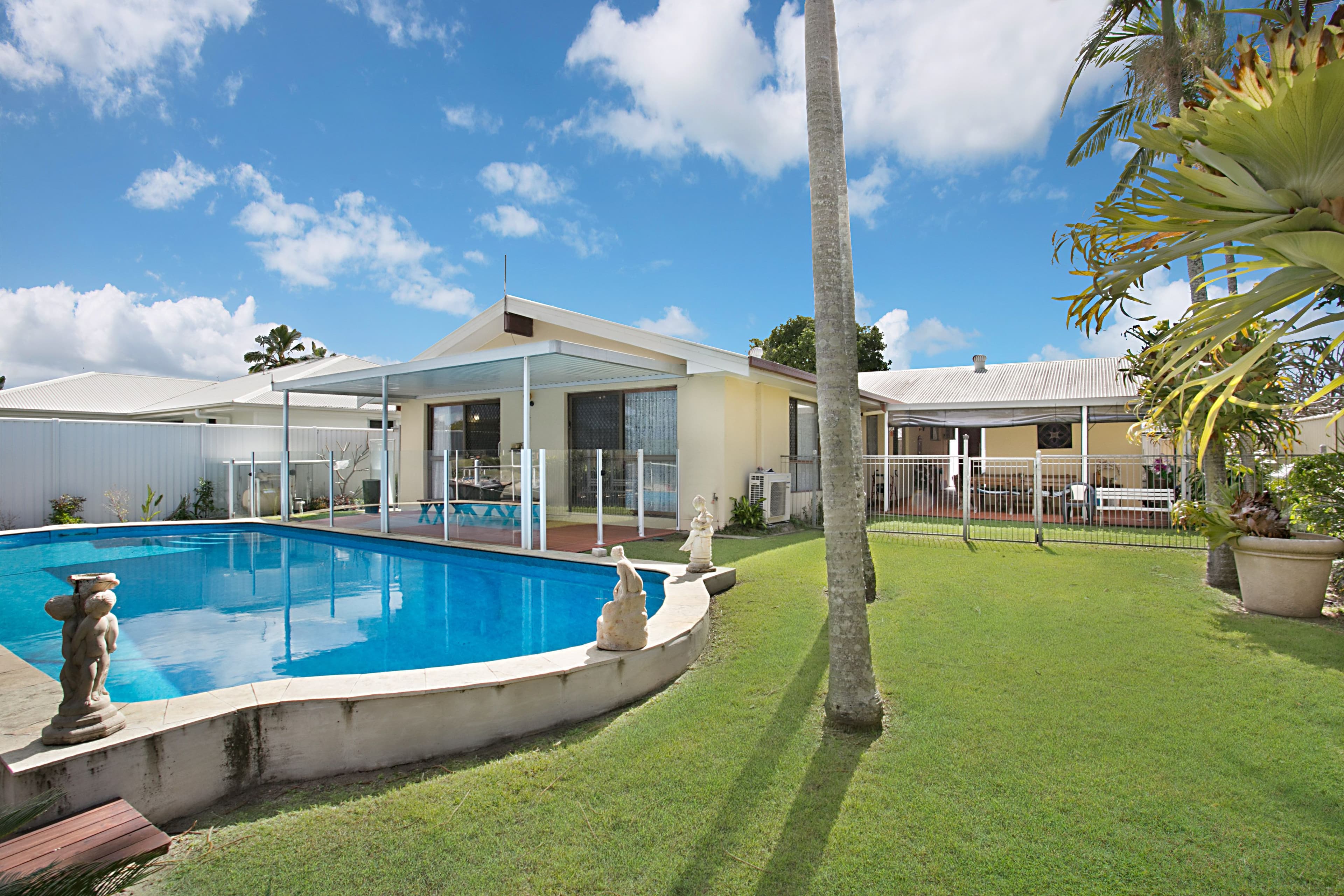 10 Bight Court, Mermaid Waters QLD 4218, Mermaid Waters - Thumbnail 3