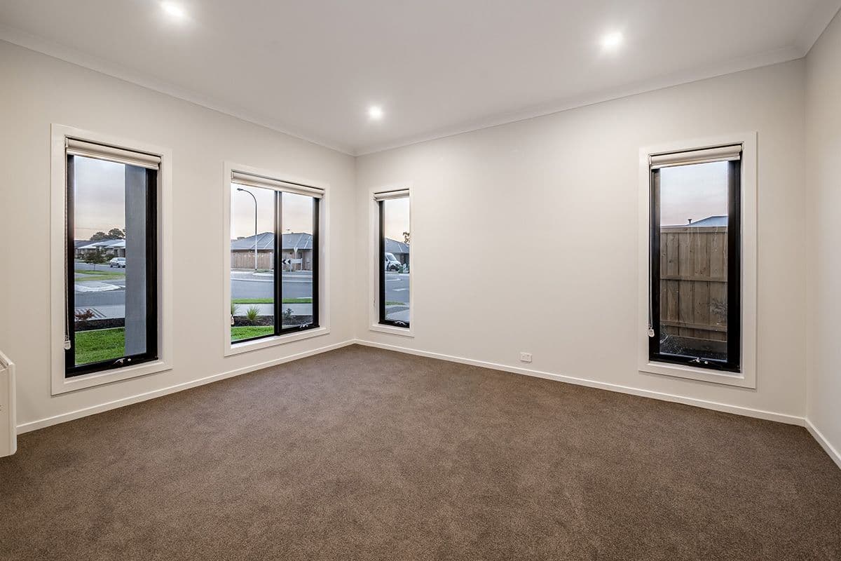 7 Carberry Drive, Clyde North VIC 3978, Clyde North - Thumbnail 3