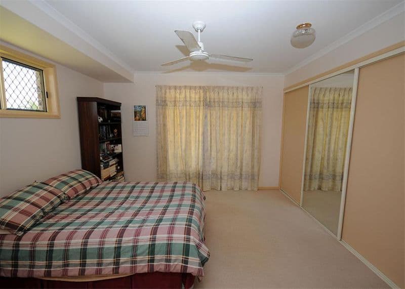 24  Bowerbird Avenue, ELI WATERS QLD 4655, Eli Waters - Thumbnail 3