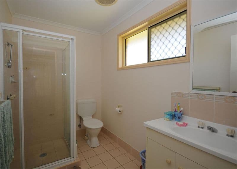 24  Bowerbird Avenue, ELI WATERS QLD 4655, Eli Waters - Thumbnail 7