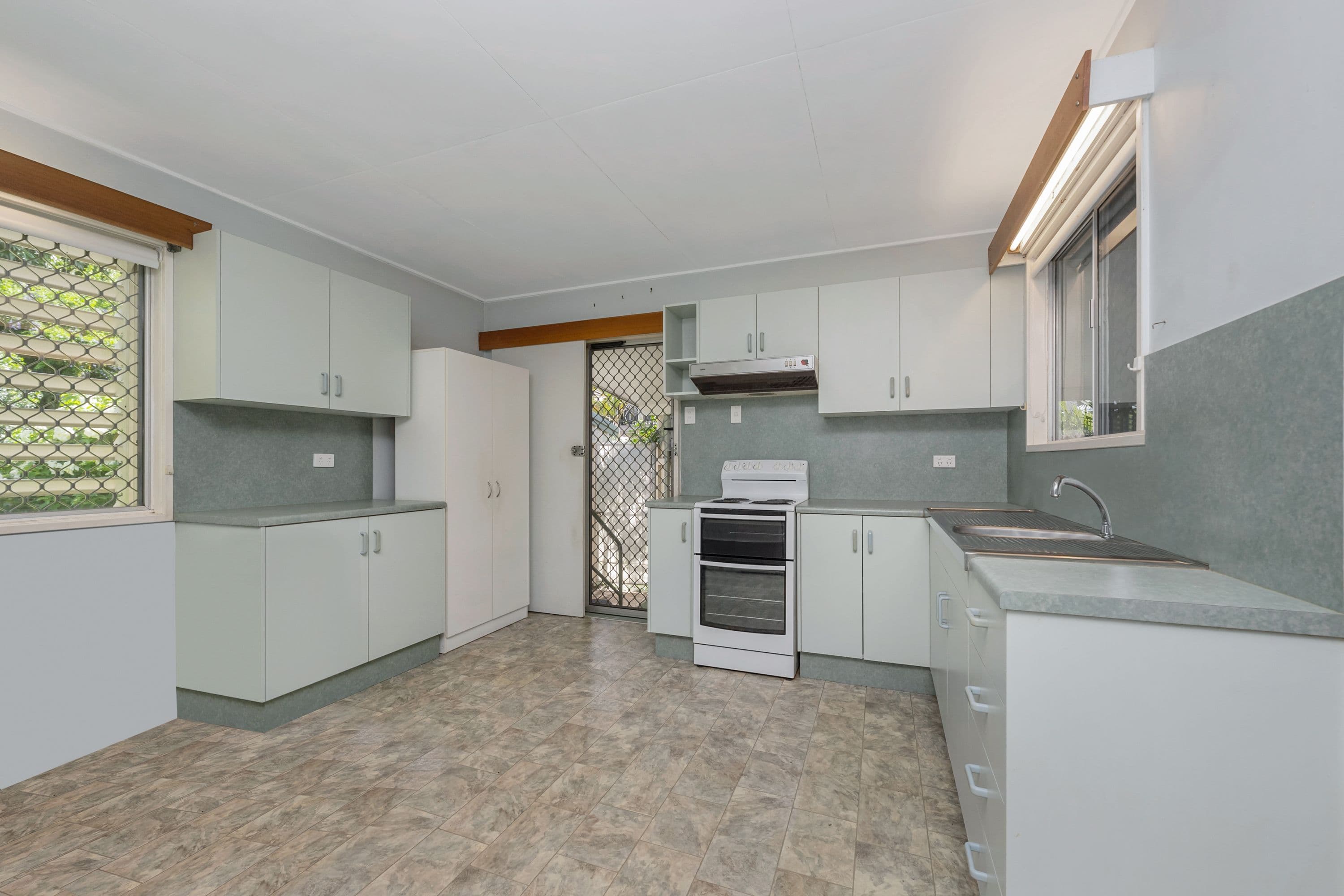 15 Dollview Avenue, Rasmussen QLD 4815, Rasmussen - Thumbnail 4