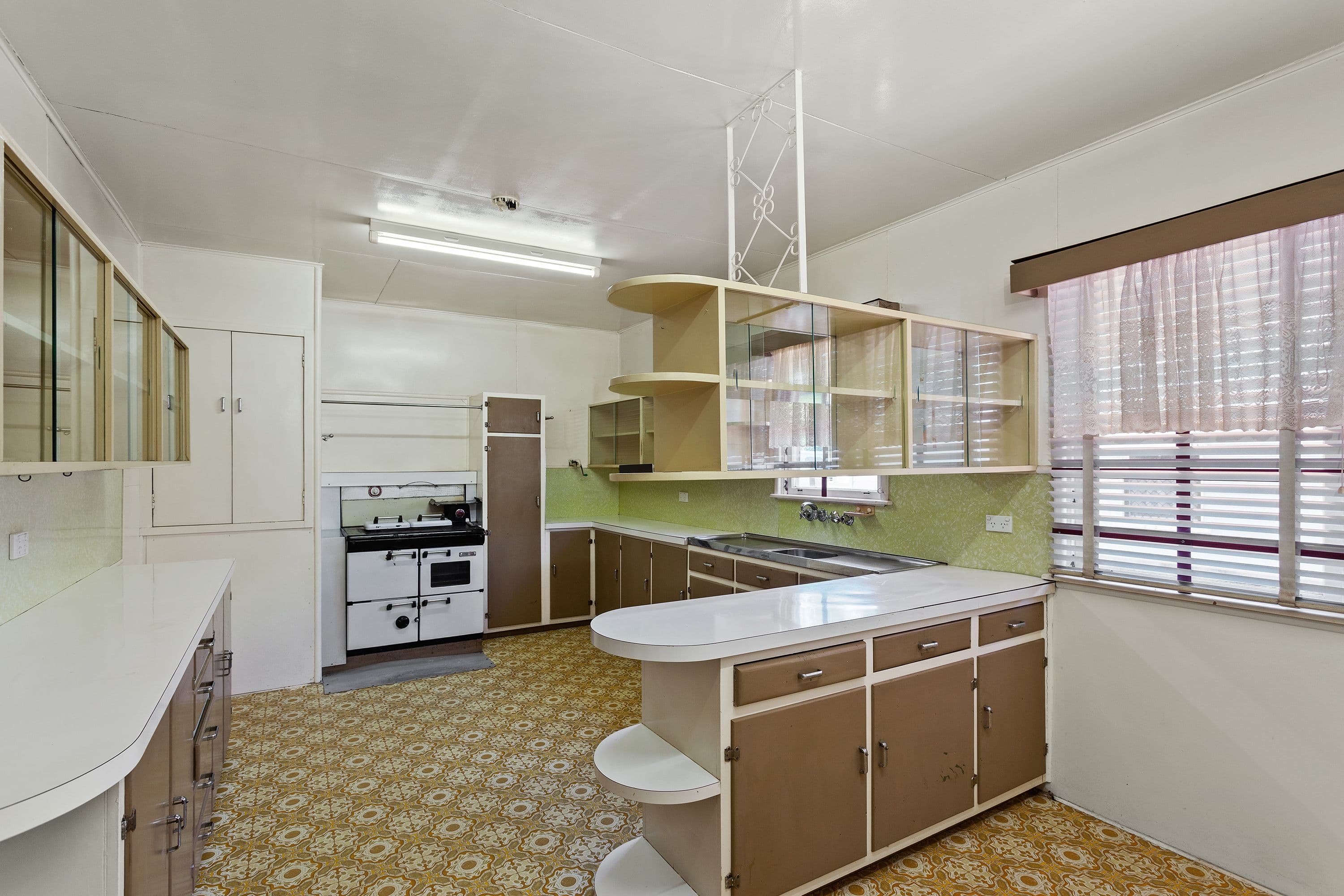 381 Tor Street, Wilsonton QLD 4350, Wilsonton - Thumbnail 2