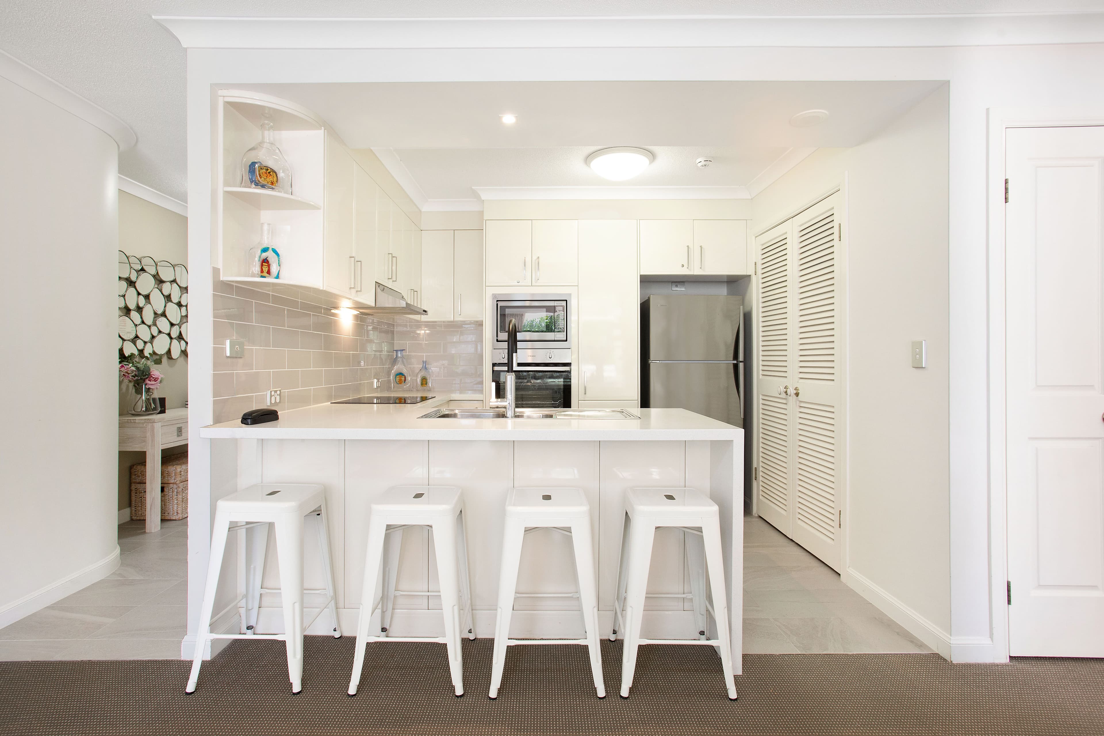 220 The Esplanade, Burleigh Heads QLD 4220, Burleigh Heads - Thumbnail 3