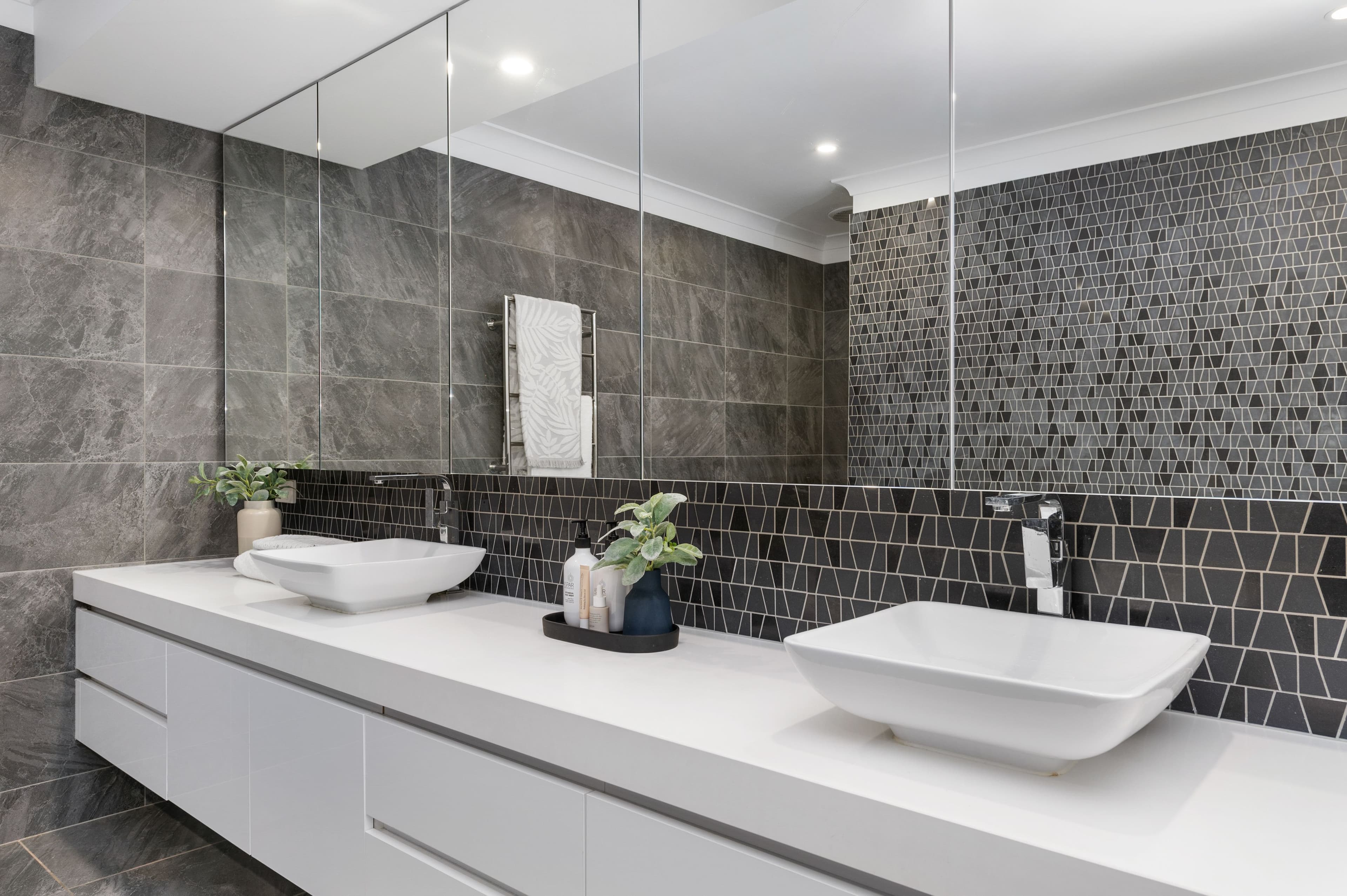 7 Lake Street, Avondale Heights VIC 3034, Avondale Heights - Thumbnail 3