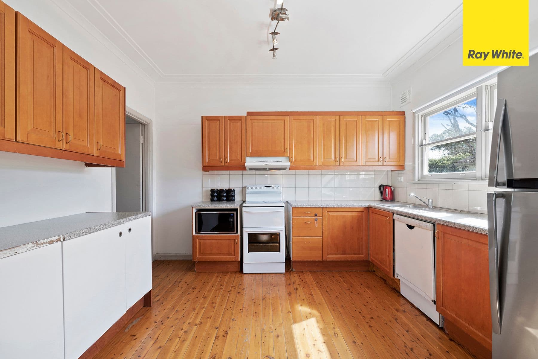 6 Linden Avenue, Punchbowl - Thumbnail 2