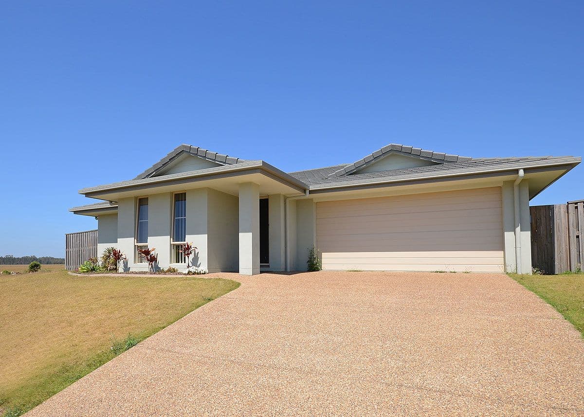 13 Parkhill Avenue, WONDUNNA QLD 4655, Wondunna - Thumbnail 2