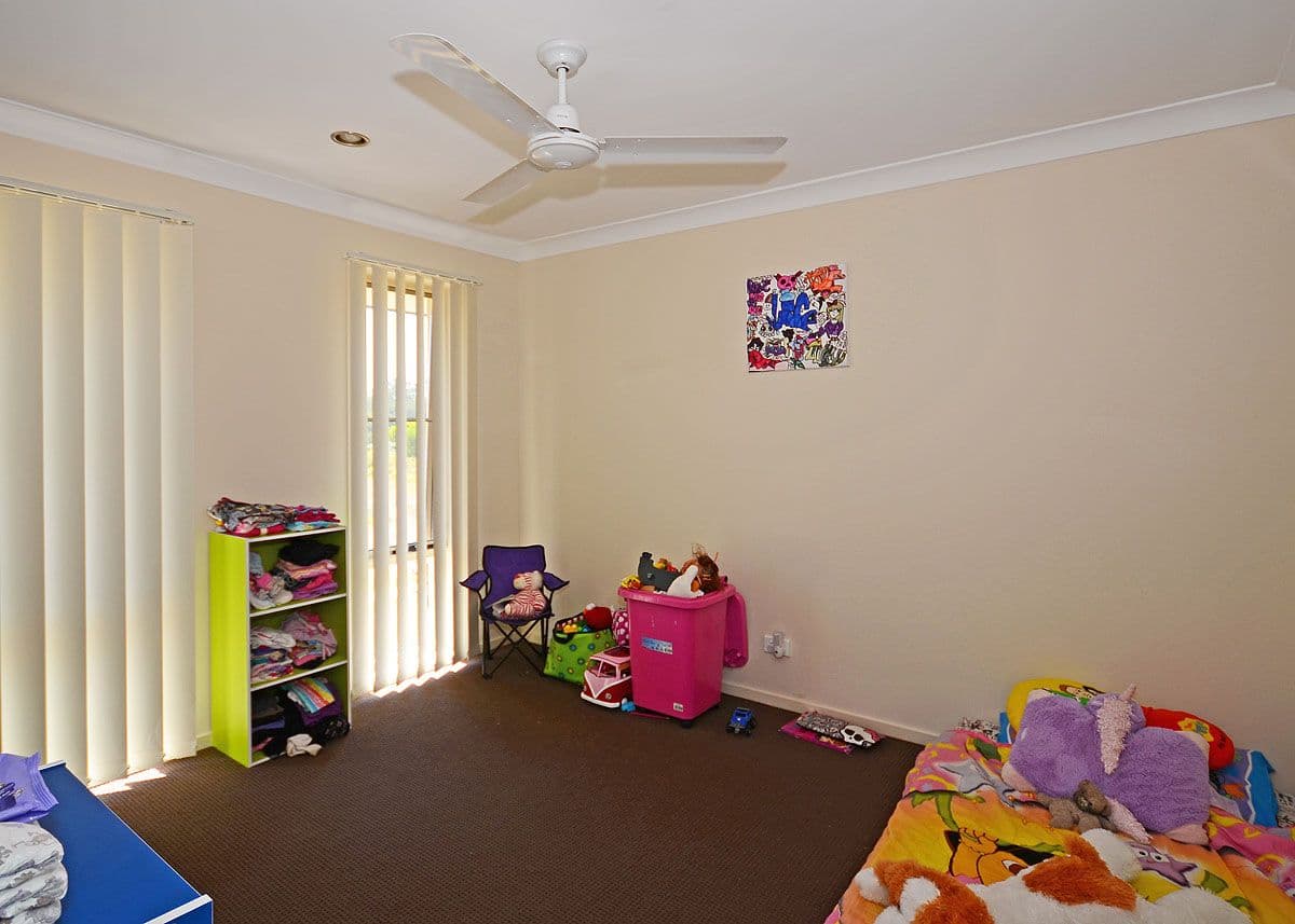 13 Parkhill Avenue, WONDUNNA QLD 4655, Wondunna - Thumbnail 5