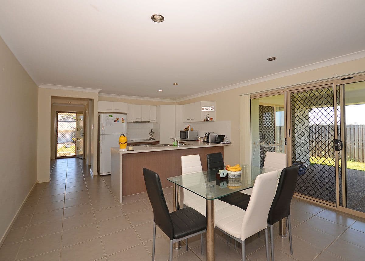 13 Parkhill Avenue, WONDUNNA QLD 4655, Wondunna - Thumbnail 6