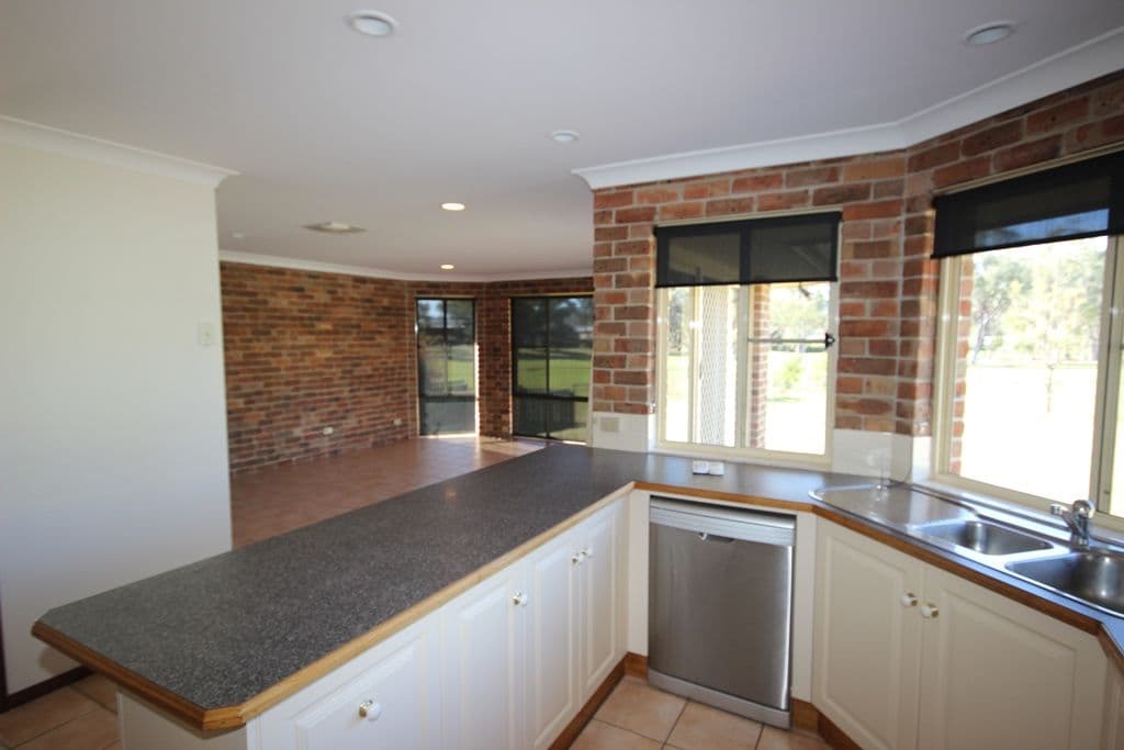 62 Greg Norman Drive, TAMWORTH NSW 2340, Tamworth - Thumbnail 3