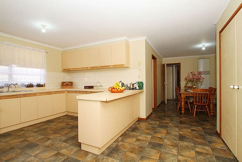 83 Grenda Drive, MILL PARK VIC 3082, Mill Park - Thumbnail 2