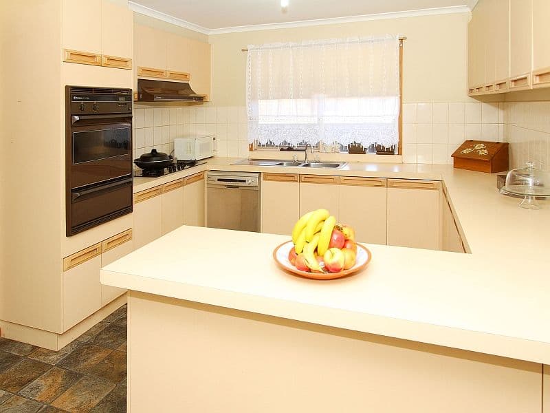 83 Grenda Drive, MILL PARK VIC 3082, Mill Park - Thumbnail 3