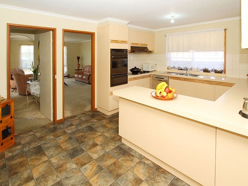 83 Grenda Drive, MILL PARK VIC 3082, Mill Park - Thumbnail 4