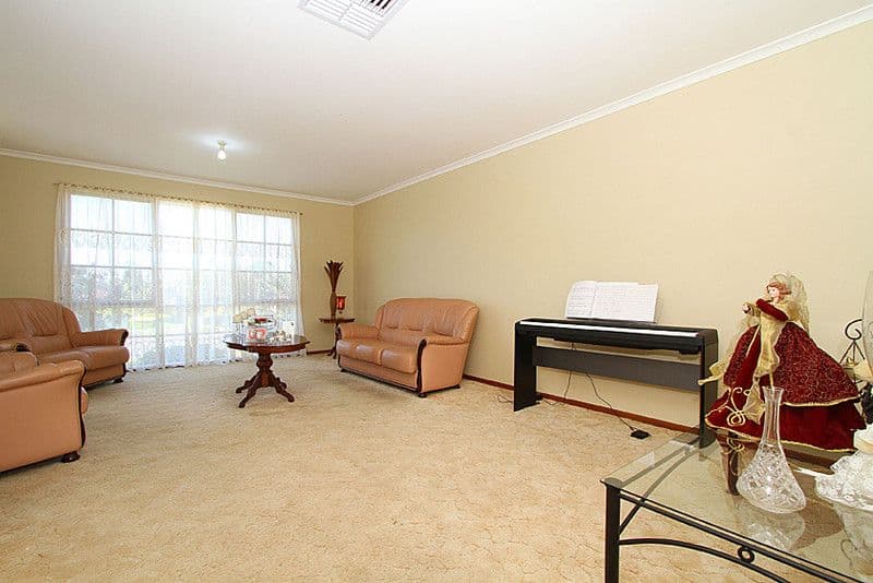 83 Grenda Drive, MILL PARK VIC 3082, Mill Park - Thumbnail 8