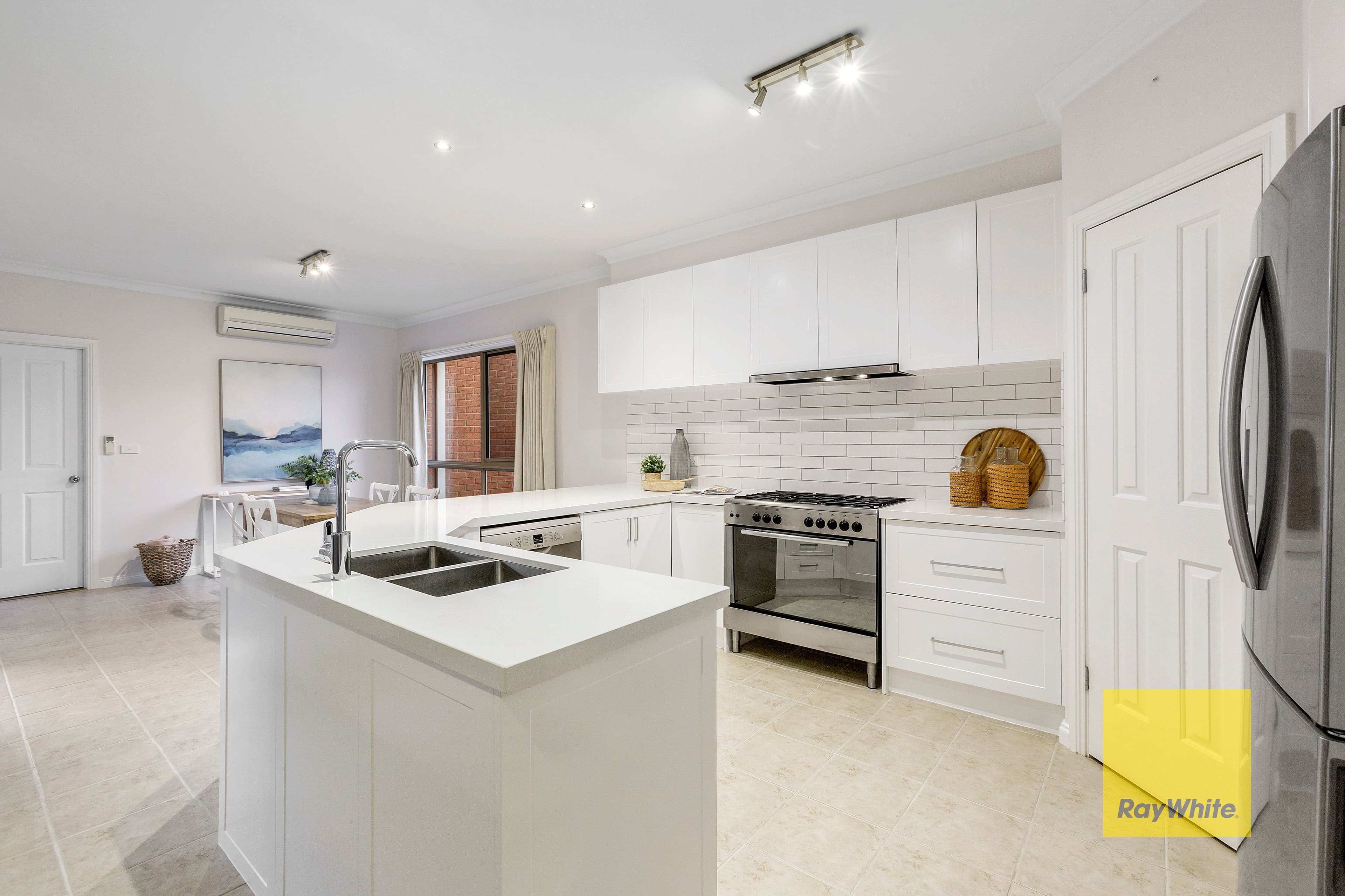 13-15 Cedarville Close, Highton VIC 3216, Highton - Thumbnail 3