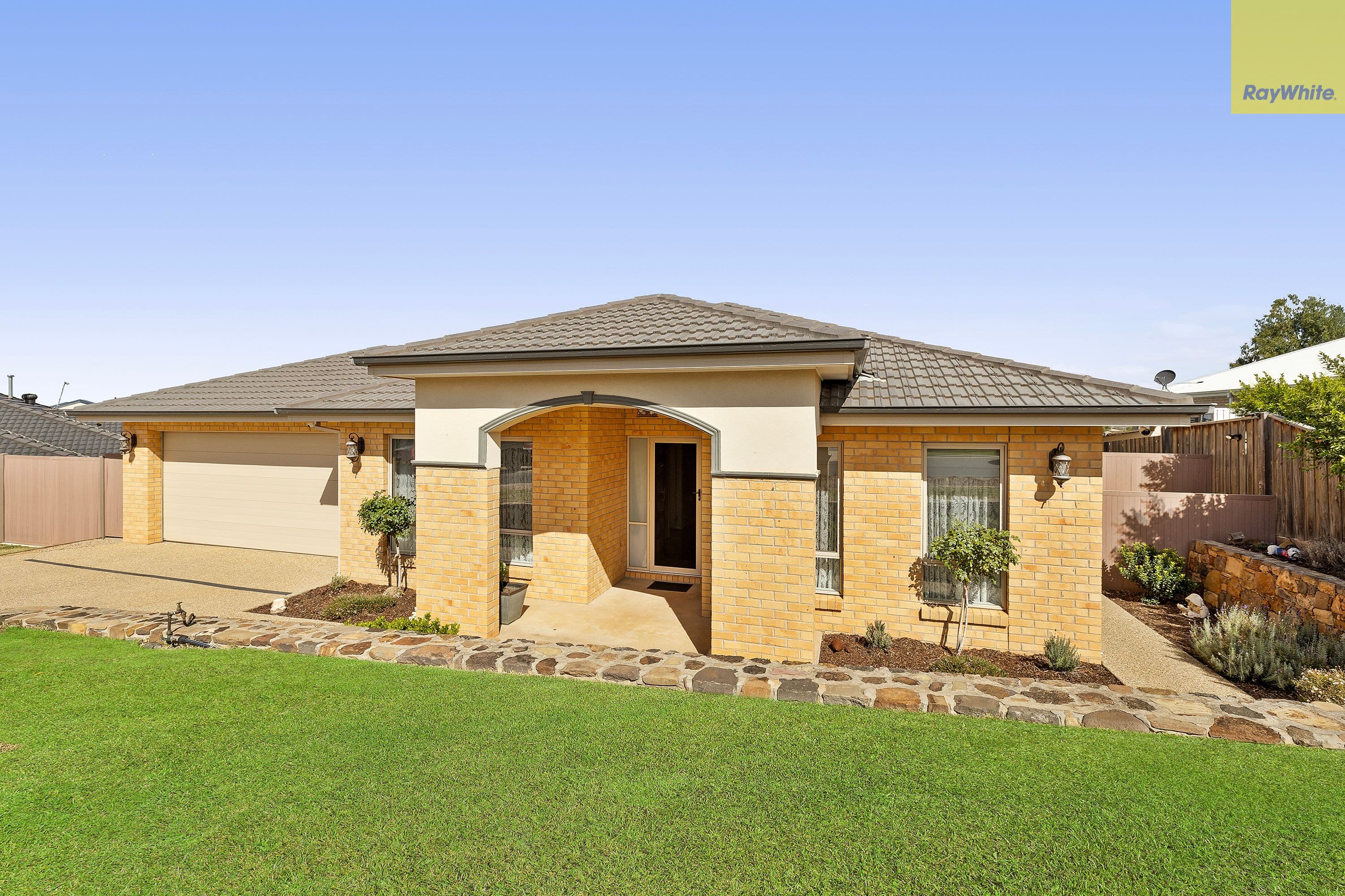 17 Currington Crescent, Darley VIC 3340, Darley - Thumbnail 2