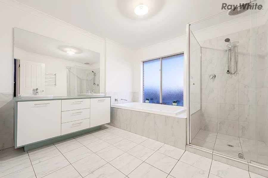 30 Domain Drive, Hillside VIC 3037, Hillside - Thumbnail 6
