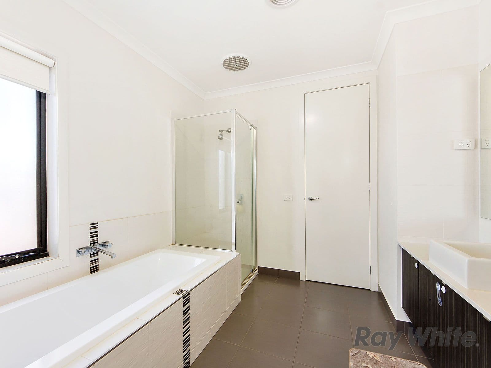 8 The Esplanade, Taylors Hill VIC 3037, Taylors Hill - Thumbnail 6