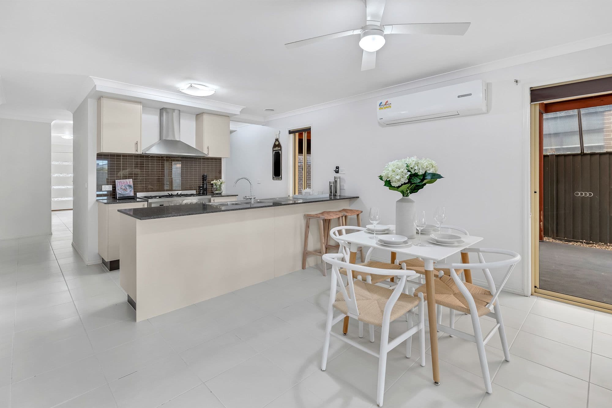 29 Holyoake Parade, Manor Lakes VIC 3024, Manor Lakes - Thumbnail 4