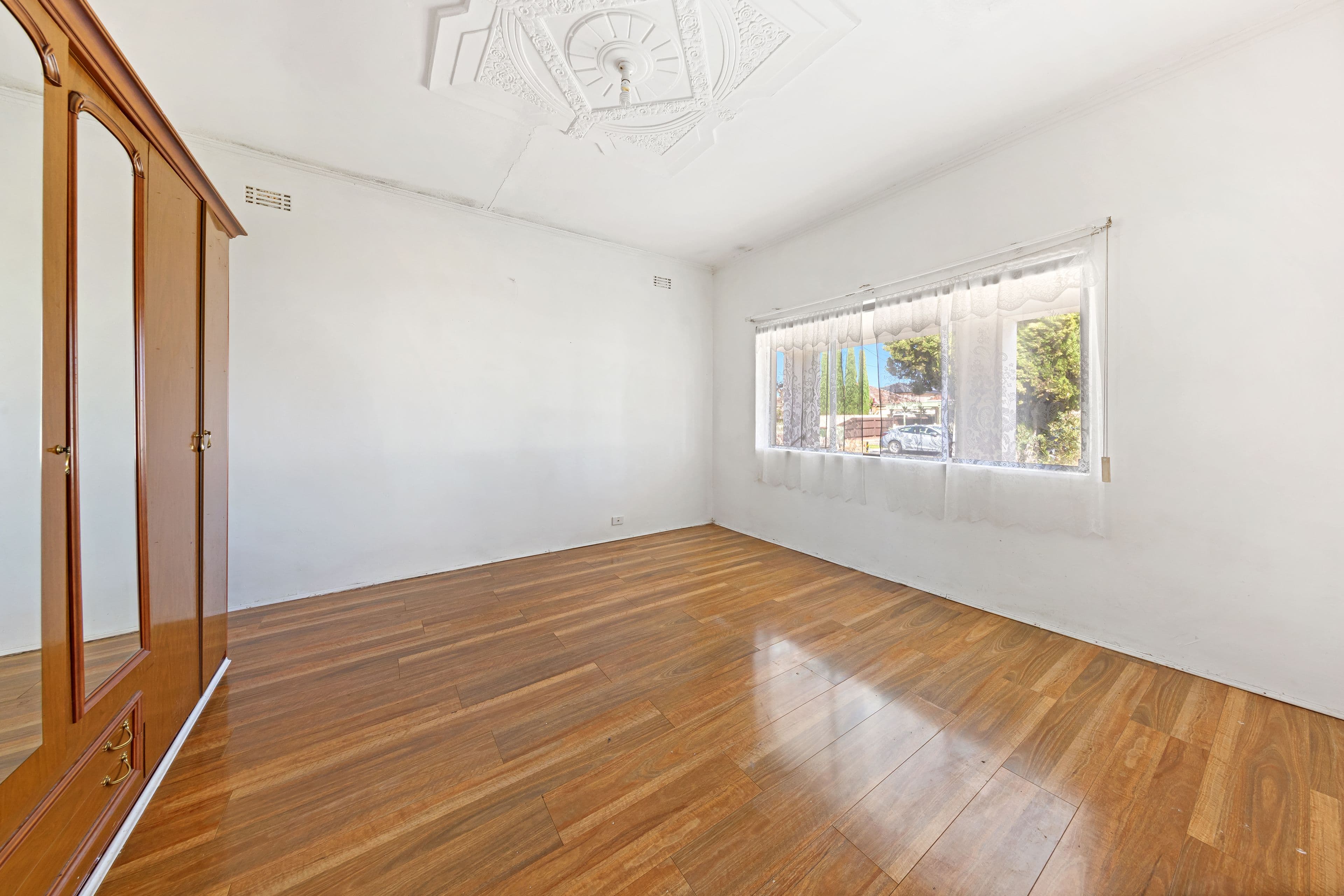 14 Erica Avenue, St Albans VIC 3021, St Albans - Thumbnail 2