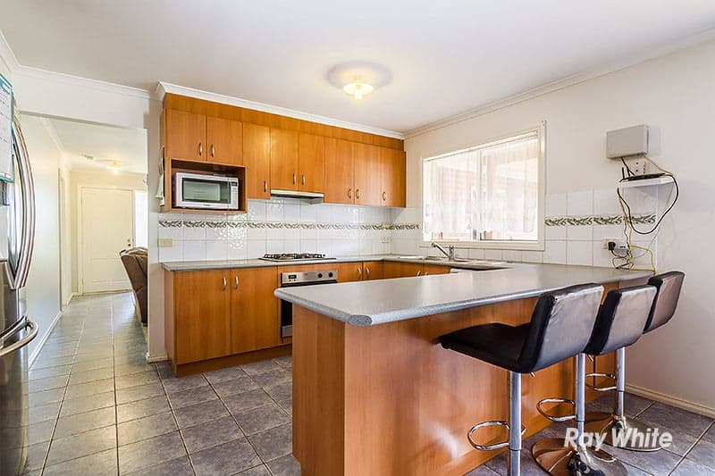 9 Greenbriar Way, Cranbourne West VIC 3977, Cranbourne West - Thumbnail 2