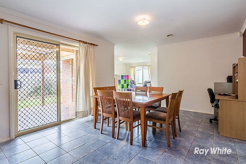 9 Greenbriar Way, Cranbourne West VIC 3977, Cranbourne West - Thumbnail 4