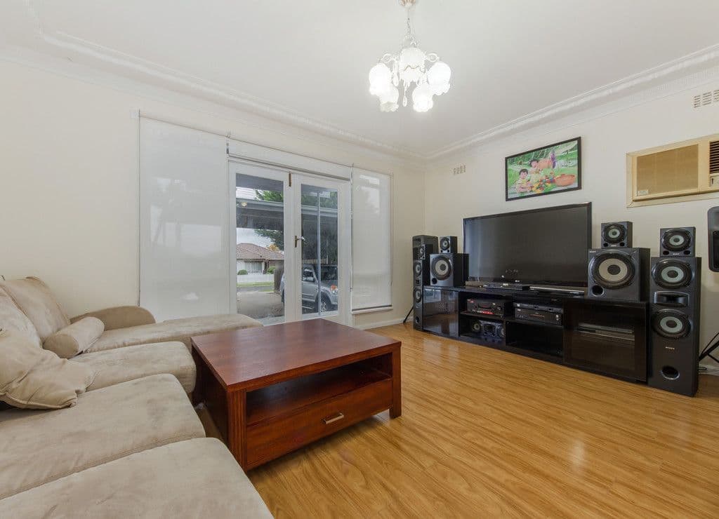 13 Avondale Avenue, St Albans VIC 3021, St Albans - Thumbnail 2
