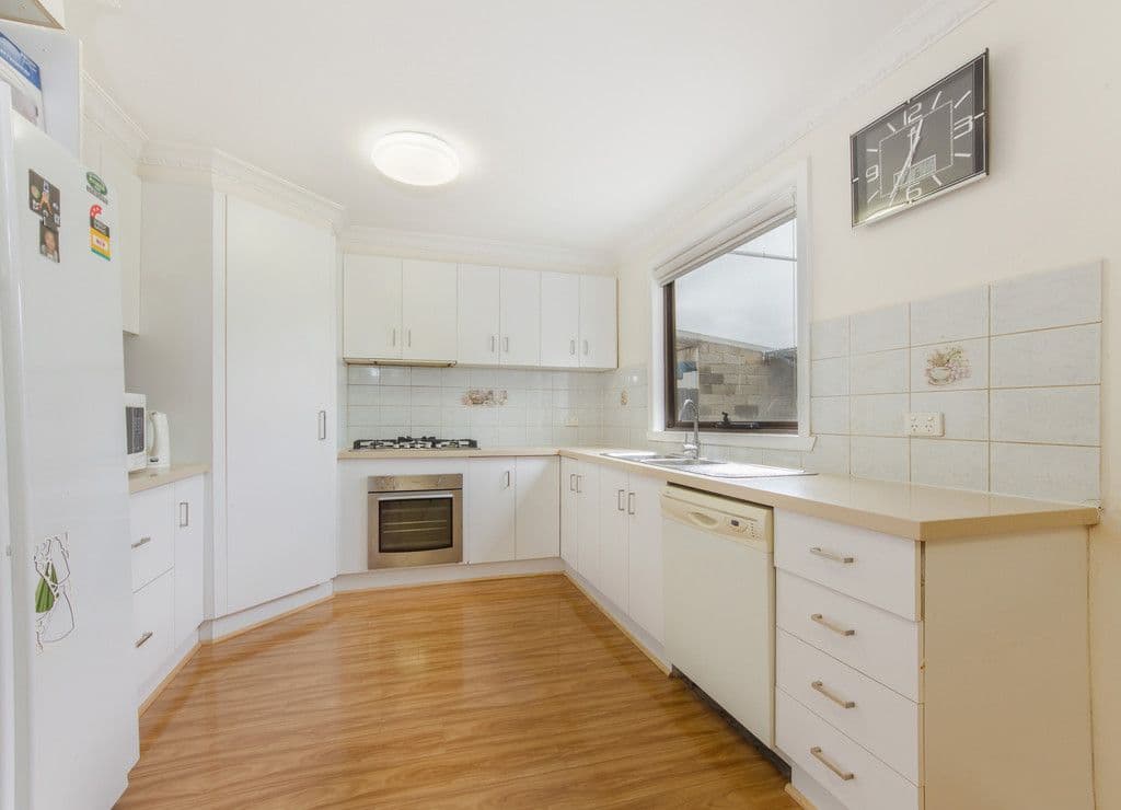 13 Avondale Avenue, St Albans VIC 3021, St Albans - Thumbnail 4