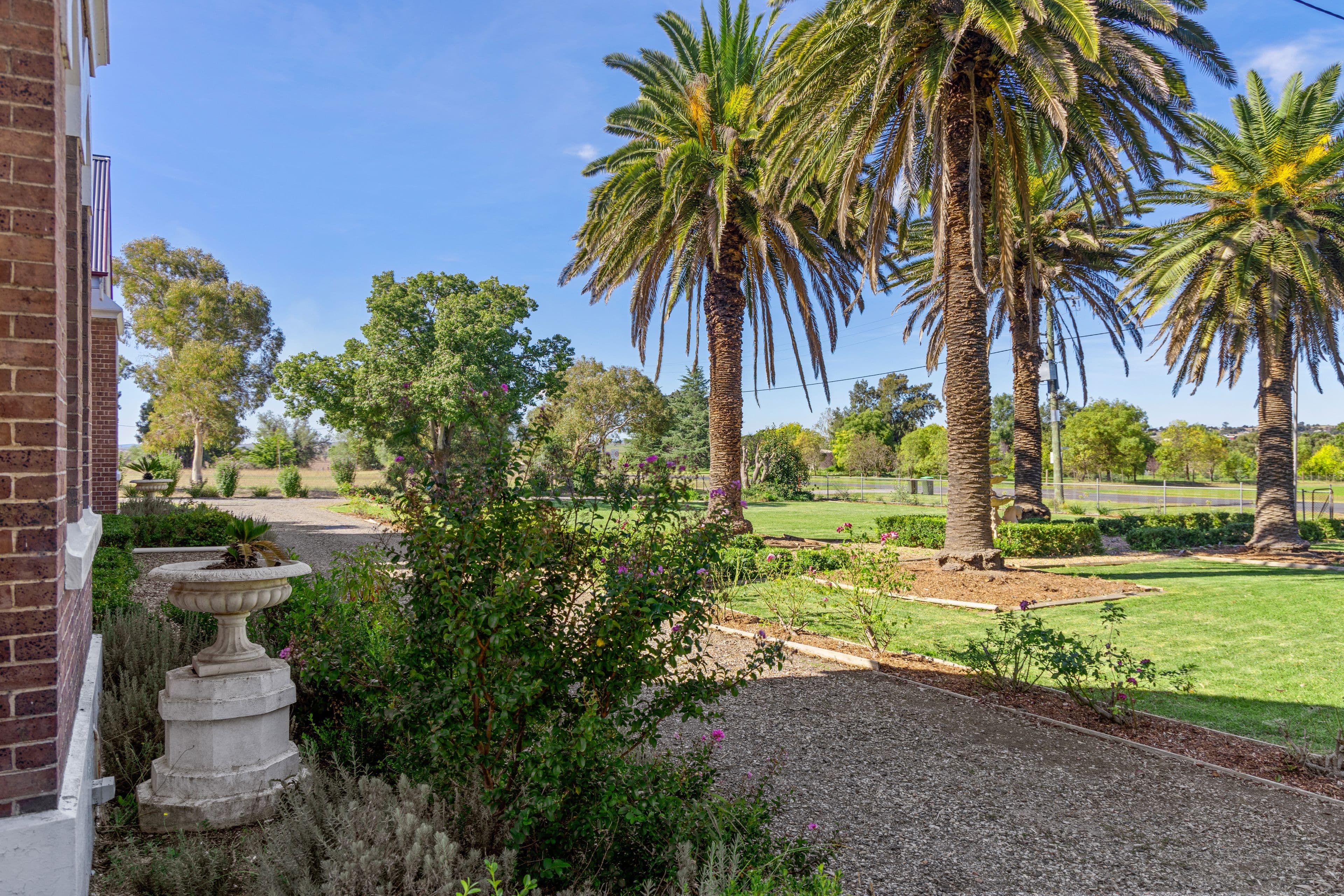 33 Newham Way, Altona Meadows - Thumbnail 7