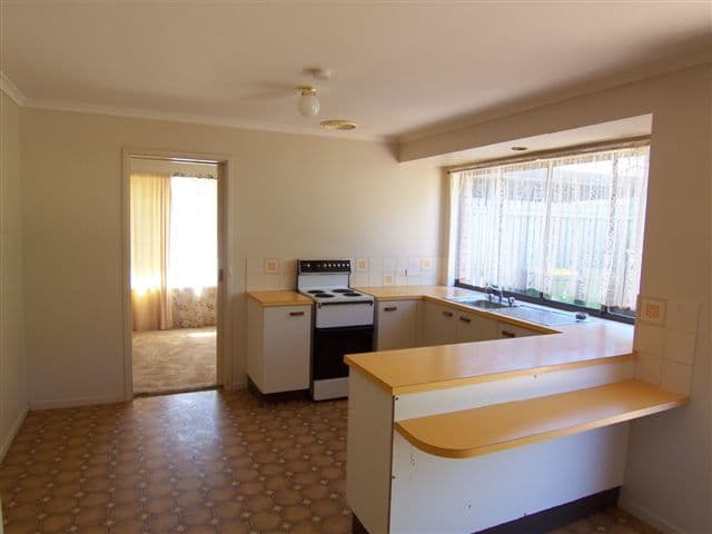 2 Champagne Crescent, WILSONTON QLD 4350, Wilsonton - Thumbnail 2